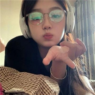 春笑柳花 海报